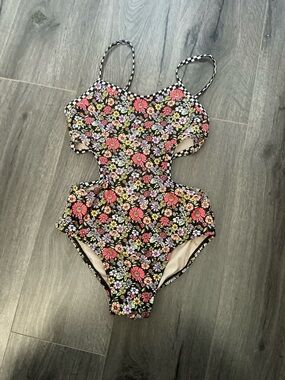 NWOT Girls art class One-Piece with Black & White Trim. XL